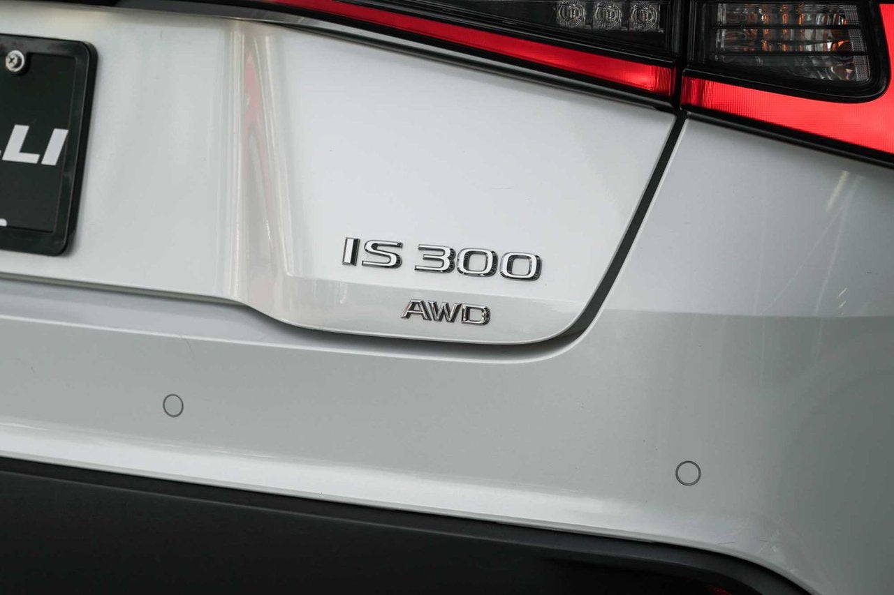 2021 Lexus IS 300 AWD LUXURY BAS KM CUIR TOIT NAVI CARPLAY