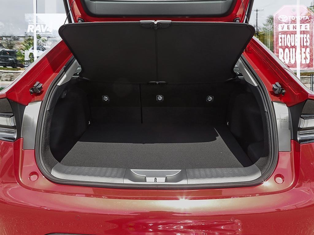 2025 Toyota Prius Plug-in Hybrid SE