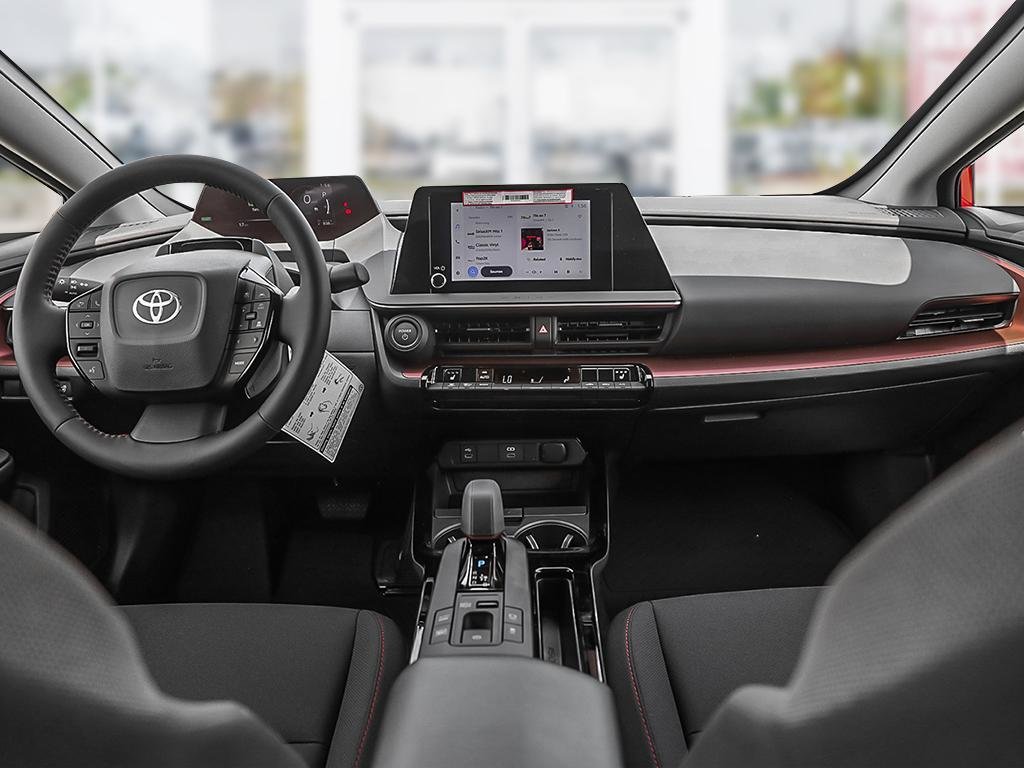 2025 Toyota Prius Plug-in Hybrid SE
