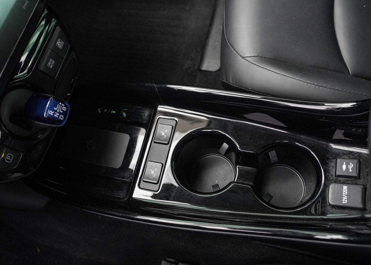 2019 Toyota Prius TECH PACKAGE!!