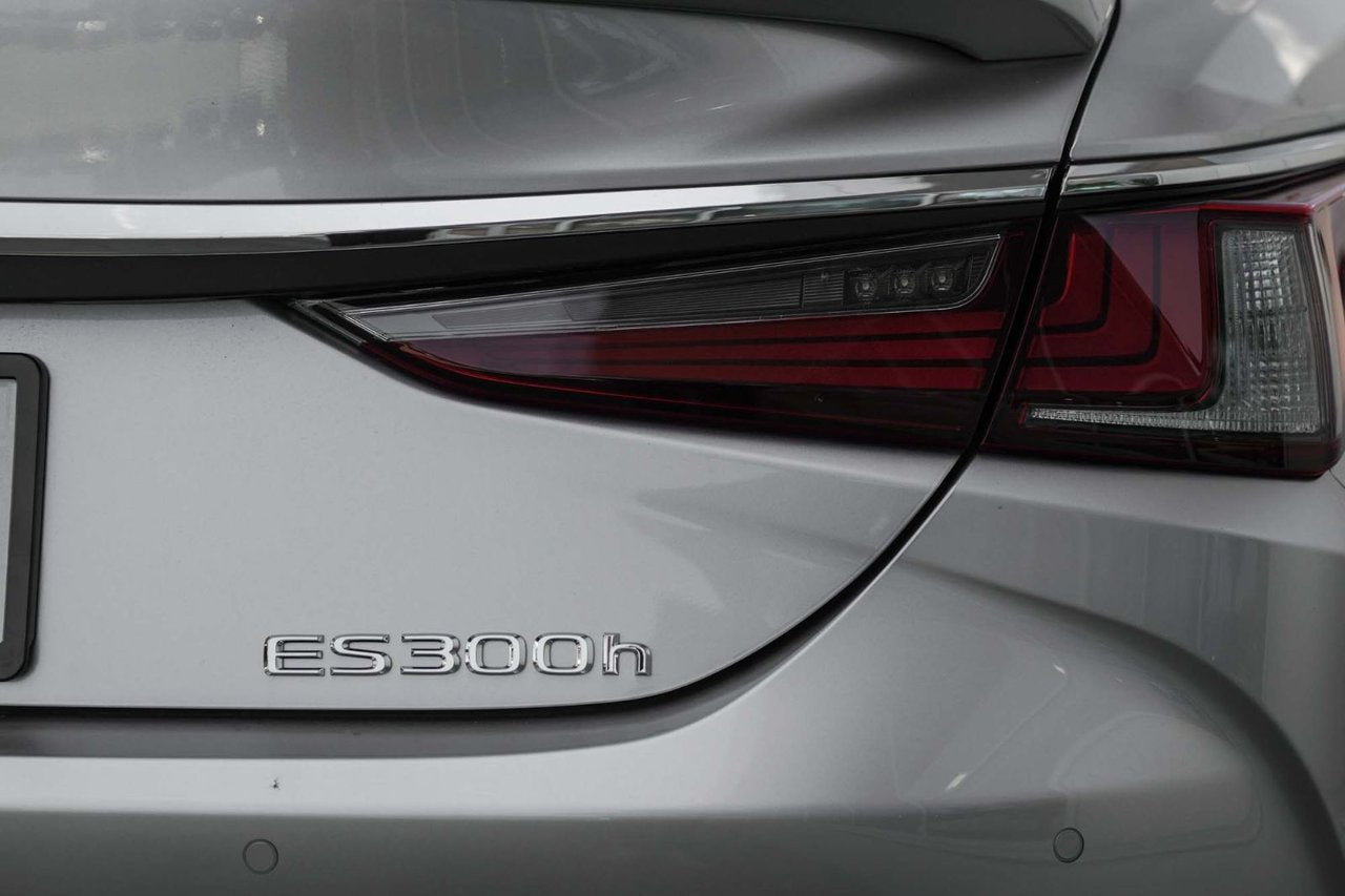 2025 Lexus ES HYBRID Premium