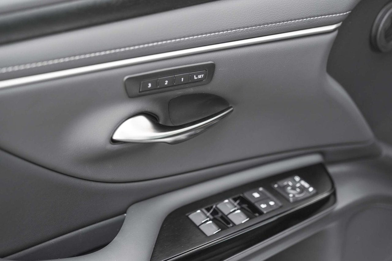 2025 Lexus ES HYBRID Premium