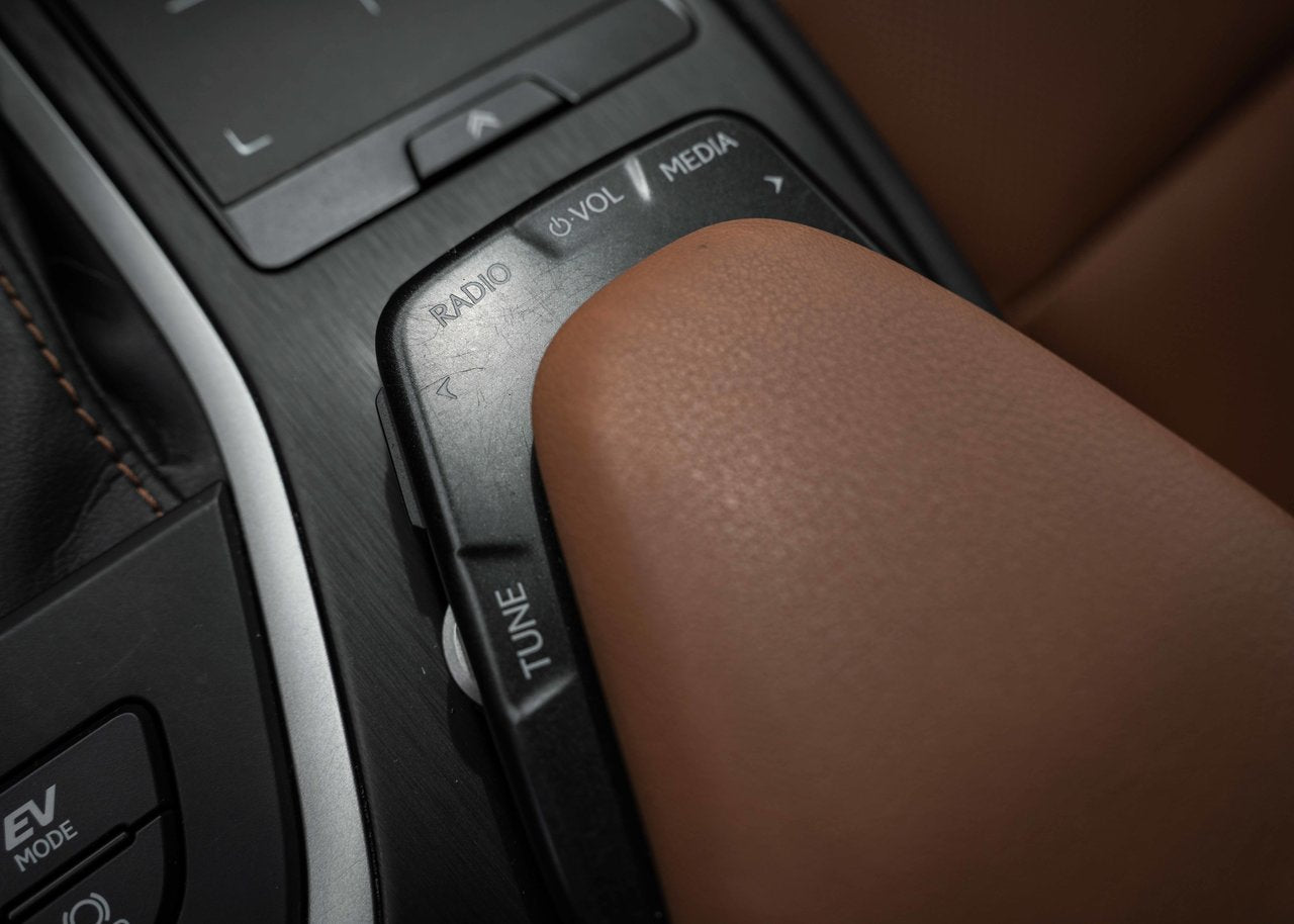 2019 Lexus UX 250h **LUXURY HYBRIDE AWD**