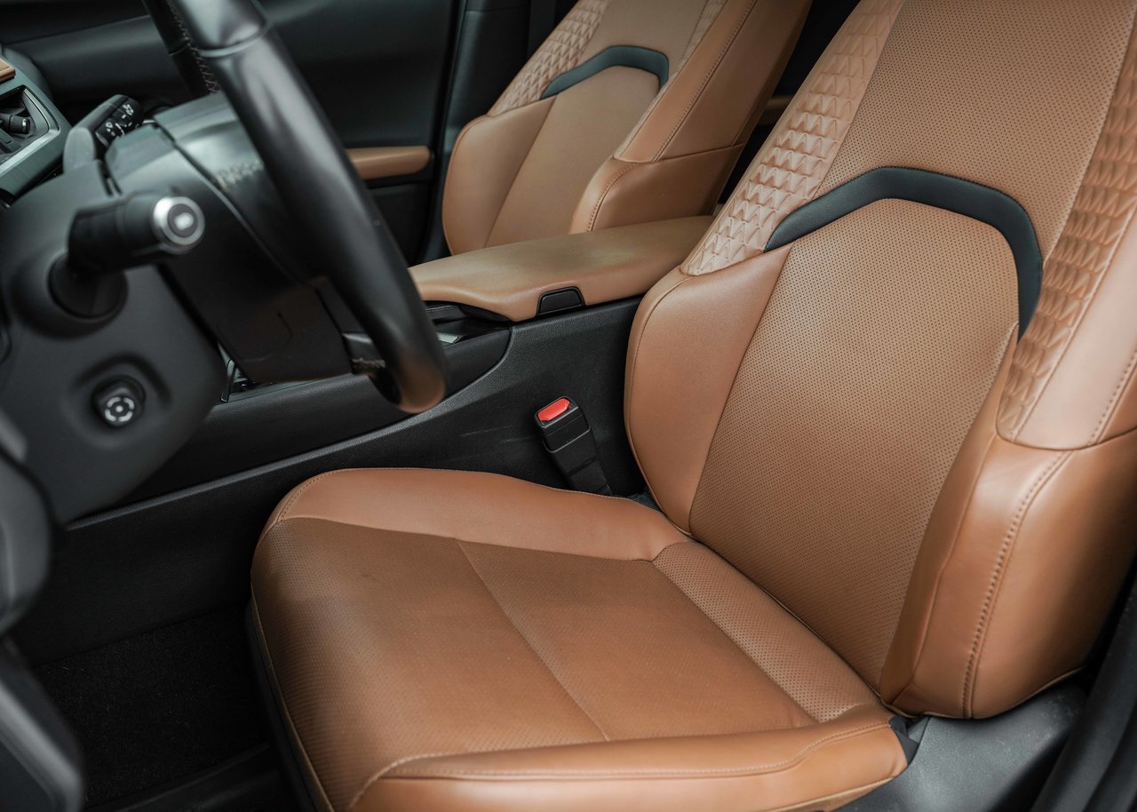 2019 Lexus UX 250h **LUXURY HYBRIDE AWD**