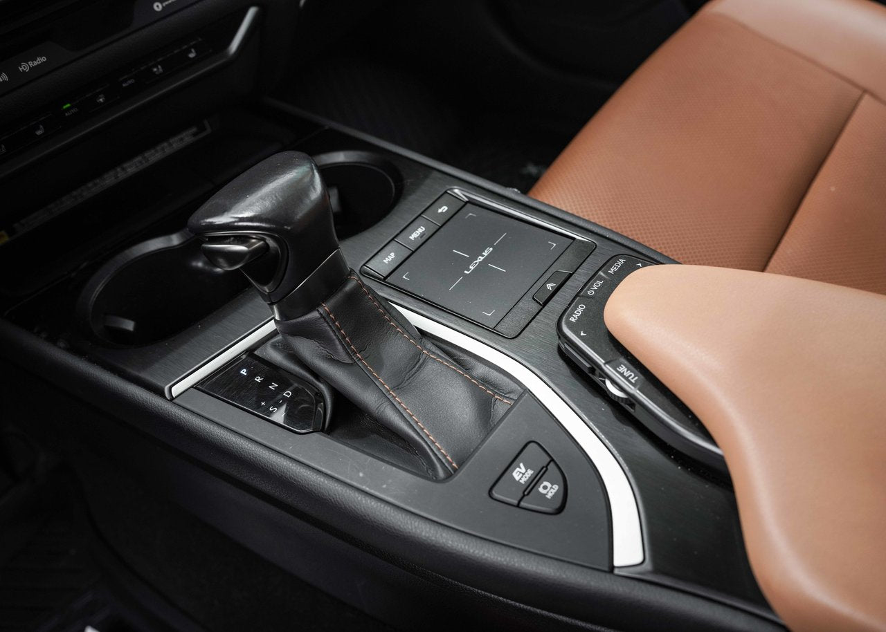 2019 Lexus UX 250h **LUXURY HYBRIDE AWD**