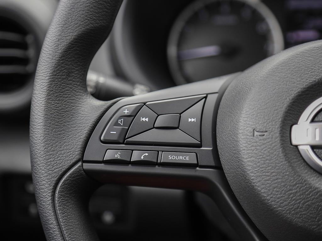 2025 Nissan Kicks Play S FWD