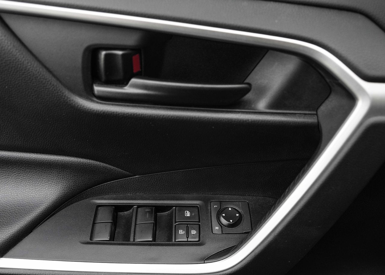 2020 Toyota RAV4 LE FWD