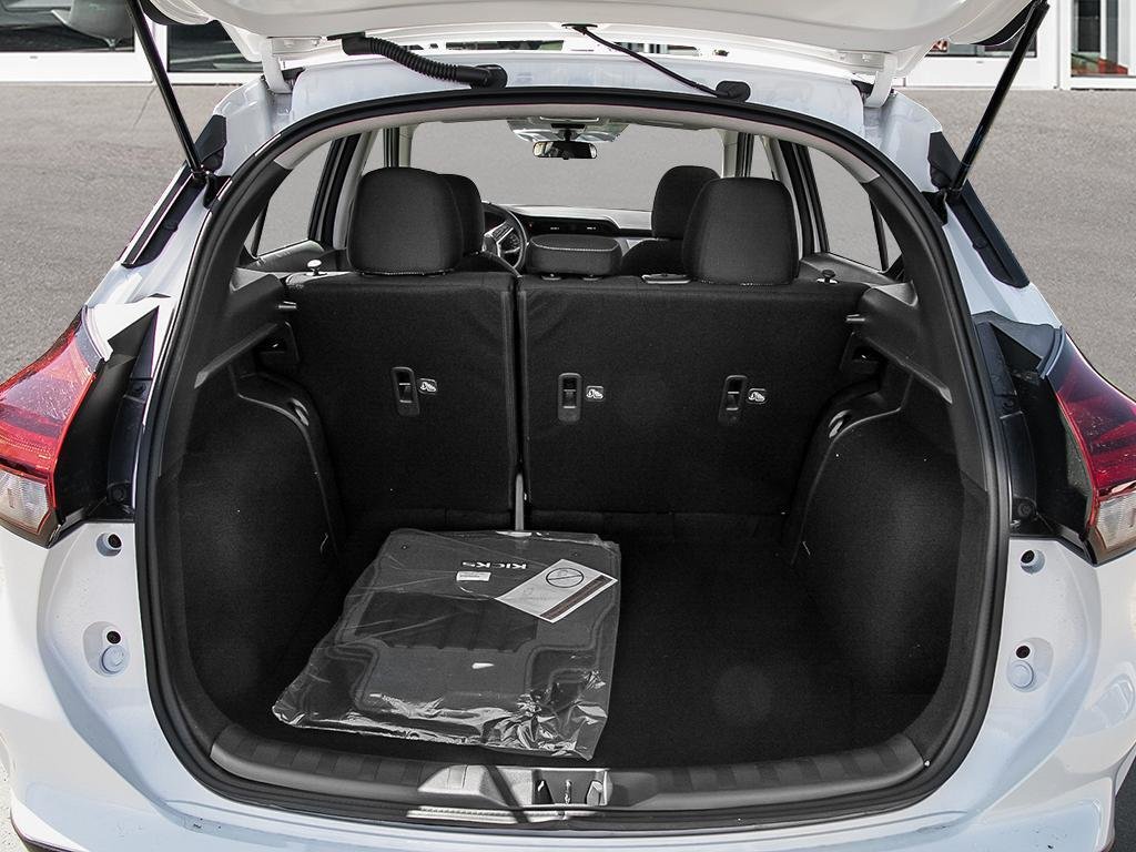 2025 Nissan Kicks Play SV