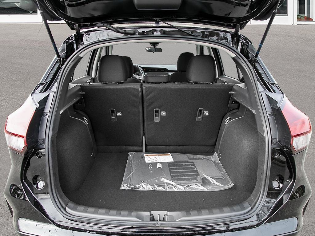 2025 Nissan Kicks Play SV FWD