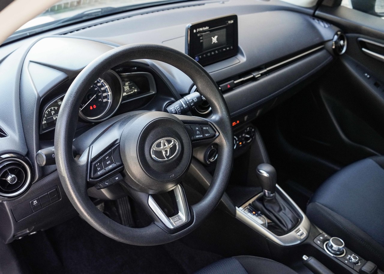 2020 Toyota Yaris Hatchback LE