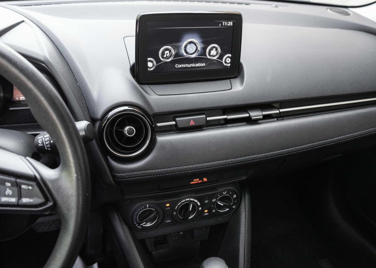 2020 Toyota Yaris Hatchback LE