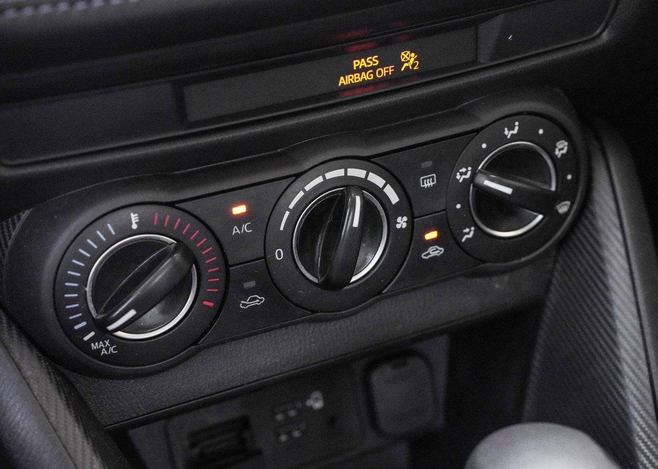 2020 Toyota Yaris Hatchback LE