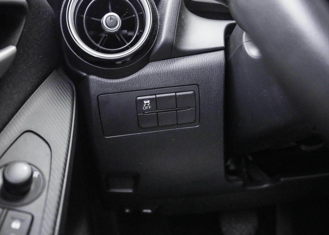 2020 Toyota Yaris Hatchback LE