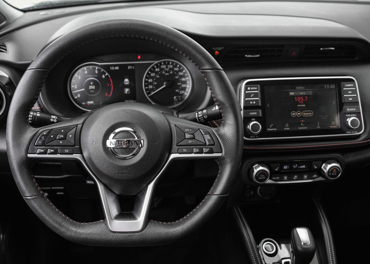 2020 Nissan Kicks SR; CUIR CAMERA ANGLES MORT SIEGES CHAUFFANT MAGS
