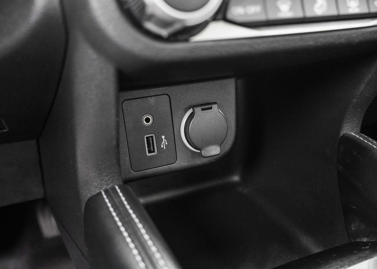 2020 Nissan Kicks SR; CUIR CAMERA ANGLES MORT SIEGES CHAUFFANT MAGS