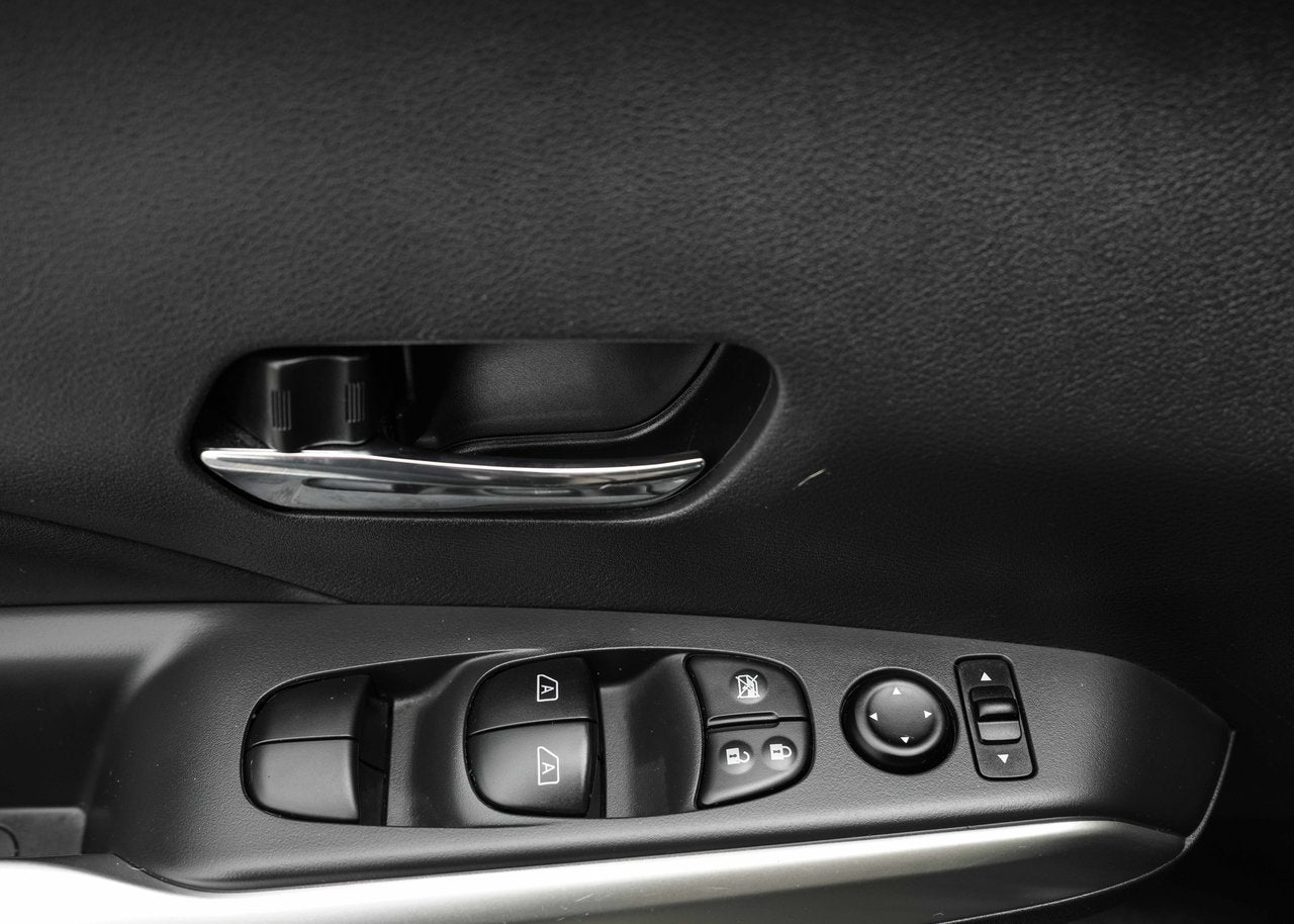 2020 Nissan Kicks SR; CUIR CAMERA ANGLES MORT SIEGES CHAUFFANT MAGS