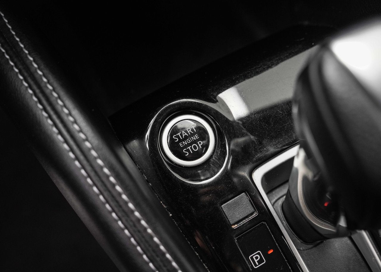 2020 Nissan Kicks SR; CUIR CAMERA ANGLES MORT SIEGES CHAUFFANT MAGS