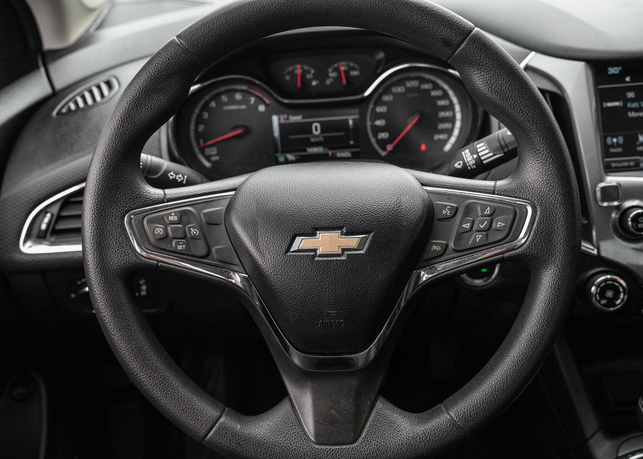 2018 Chevrolet Cruze LT AUTO; TOIT CAMERA SIEGES CHAUFFANT CARPLAY MAGS