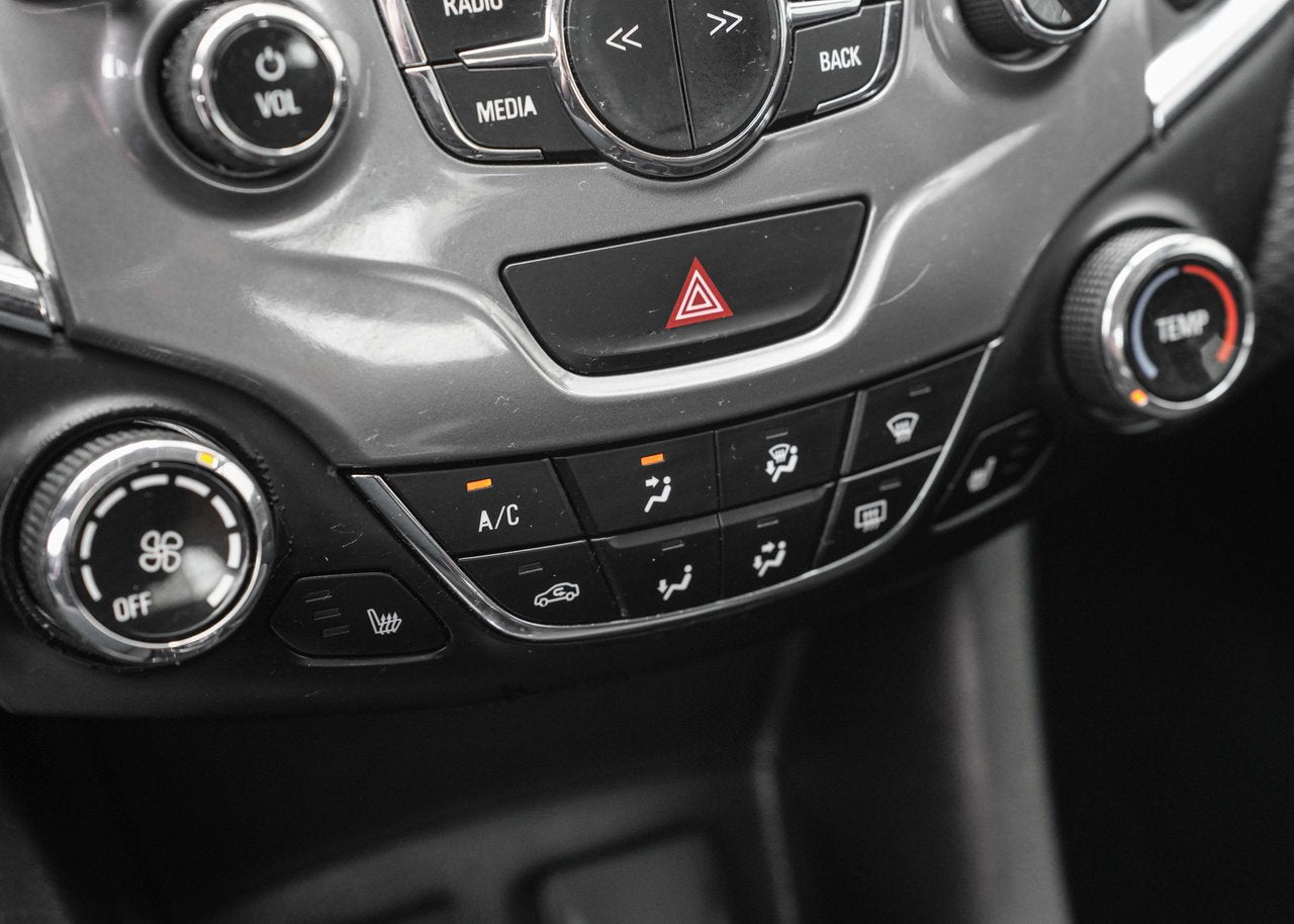 2018 Chevrolet Cruze LT AUTO; TOIT CAMERA SIEGES CHAUFFANT CARPLAY MAGS