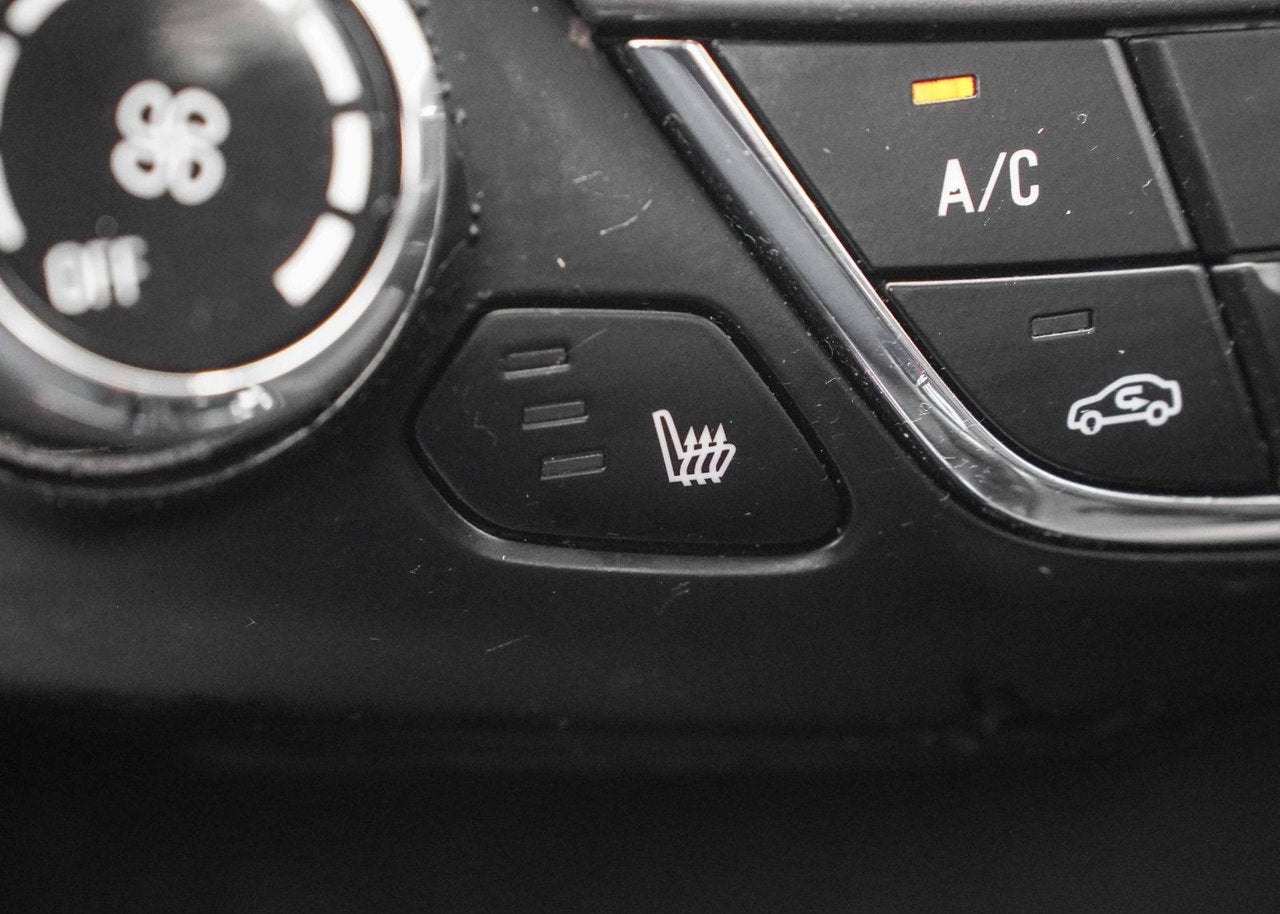 2018 Chevrolet Cruze LT AUTO; TOIT CAMERA SIEGES CHAUFFANT CARPLAY MAGS