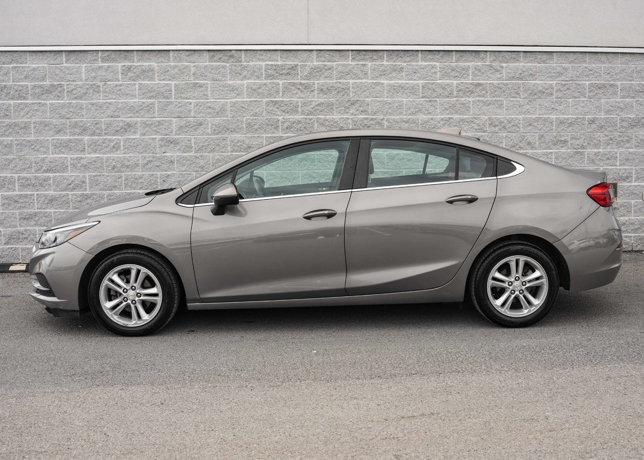 2018 Chevrolet Cruze LT AUTO; TOIT CAMERA SIEGES CHAUFFANT CARPLAY MAGS