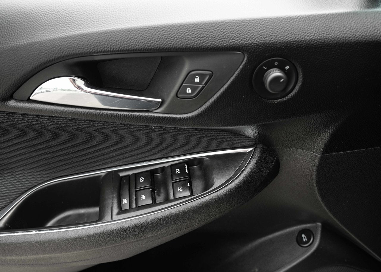 2018 Chevrolet Cruze LT AUTO; TOIT CAMERA SIEGES CHAUFFANT CARPLAY MAGS