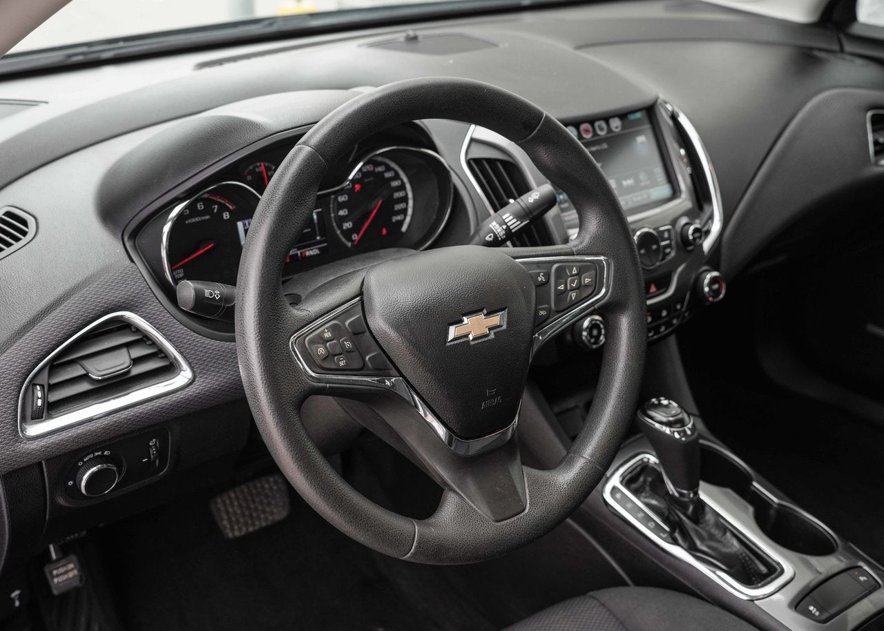 2018 Chevrolet Cruze LT AUTO; TOIT CAMERA SIEGES CHAUFFANT CARPLAY MAGS