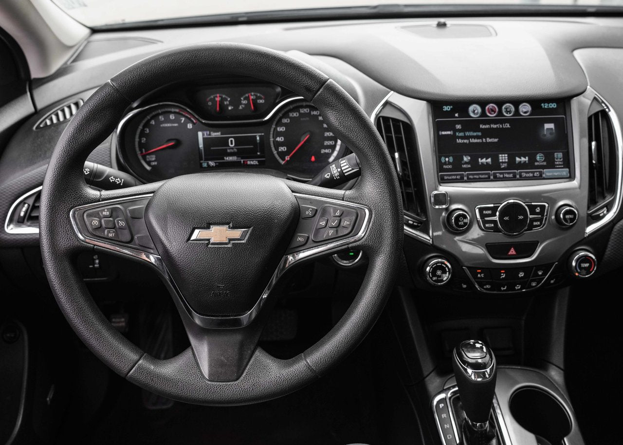 2018 Chevrolet Cruze LT AUTO; TOIT CAMERA SIEGES CHAUFFANT CARPLAY MAGS