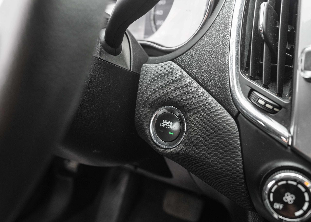 2018 Chevrolet Cruze LT AUTO; TOIT CAMERA SIEGES CHAUFFANT CARPLAY MAGS