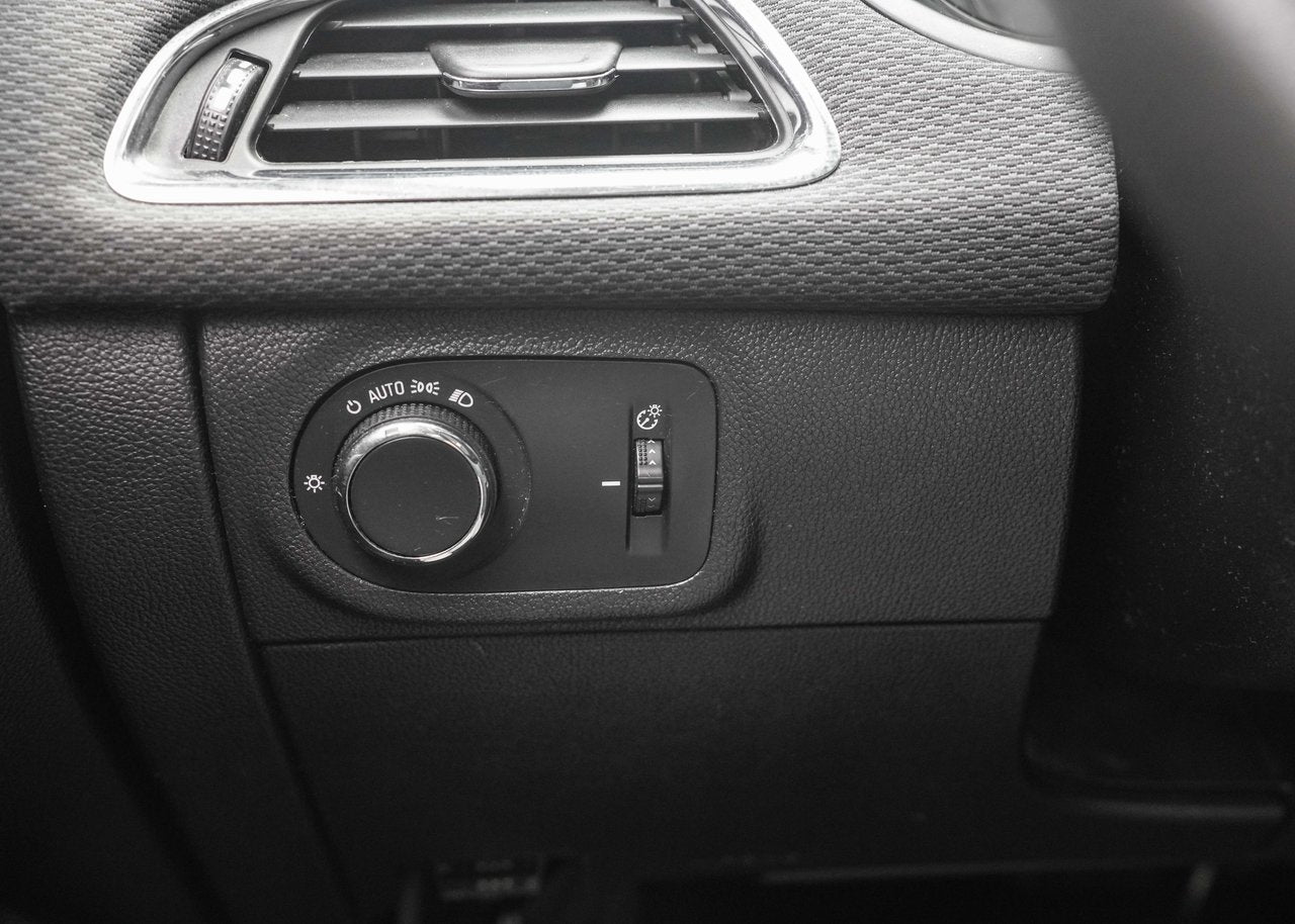 2018 Chevrolet Cruze LT AUTO; TOIT CAMERA SIEGES CHAUFFANT CARPLAY MAGS