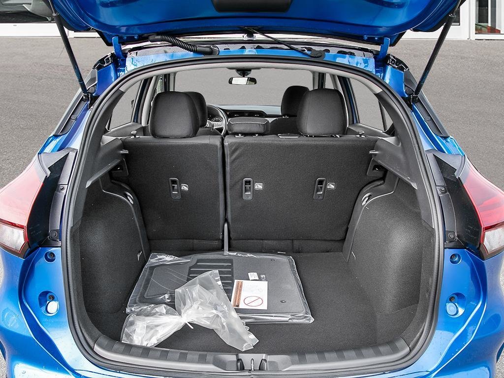 2025 Nissan Kicks Play SV FWD