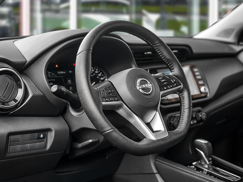 2025 Nissan Kicks Play SV FWD