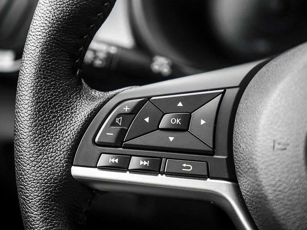 2025 Nissan Kicks Play SV FWD