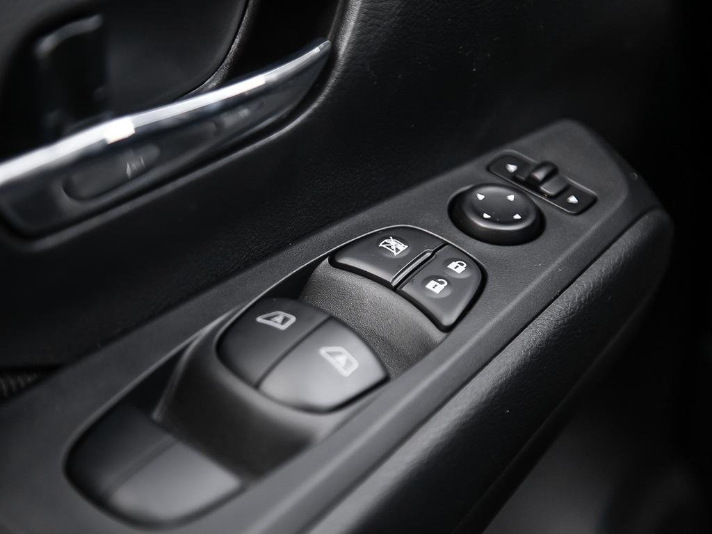 2025 Nissan Kicks Play SV FWD