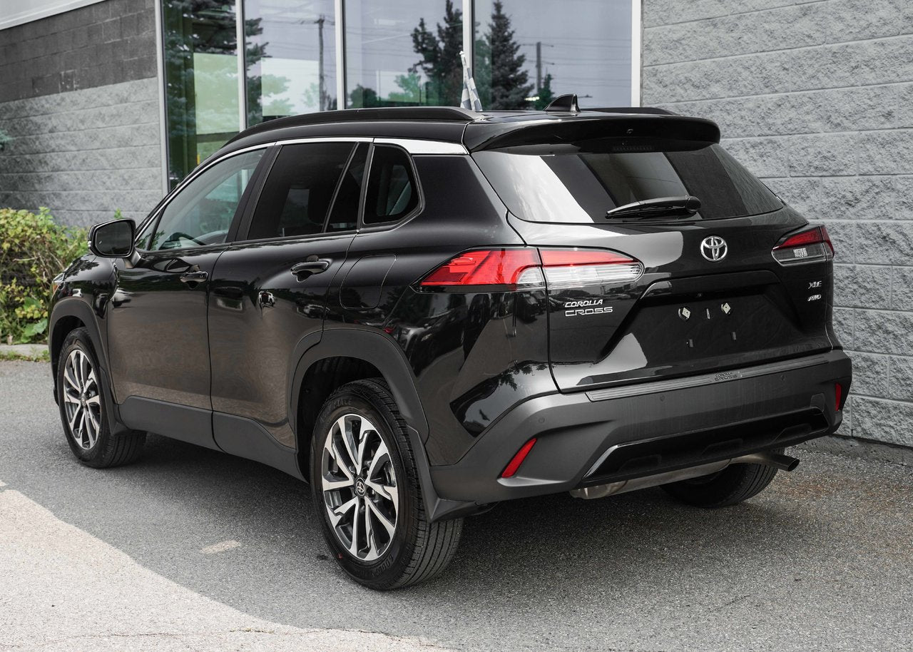 2025 Toyota COROLLA CROSS XLE