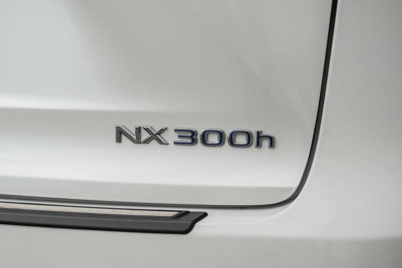 2021 Lexus NX 300h 300h DEMO PREMIUM AWD BAS KM CUIR TOIT CARPLAY