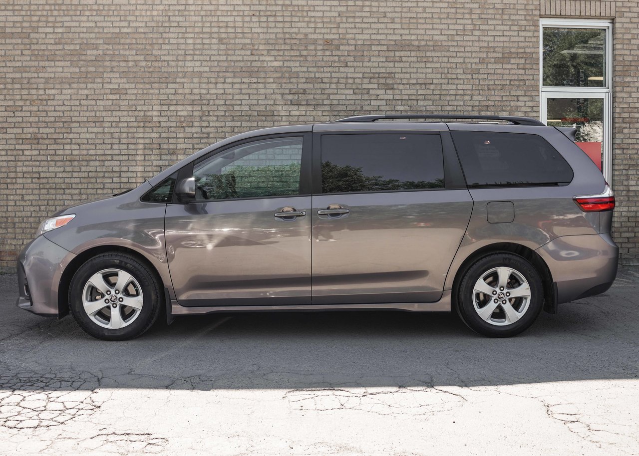 2020 Toyota Sienna LE