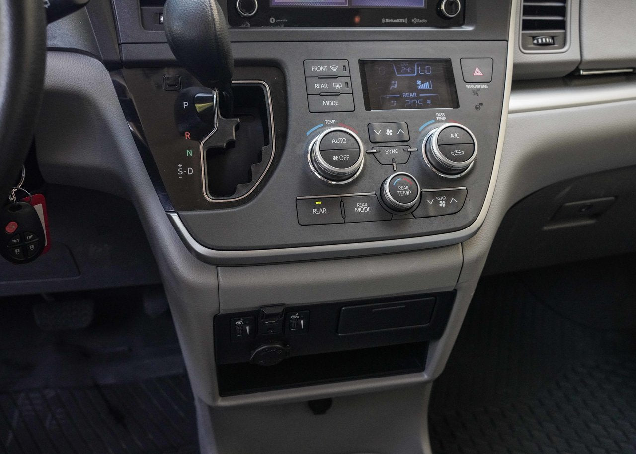 2020 Toyota Sienna LE