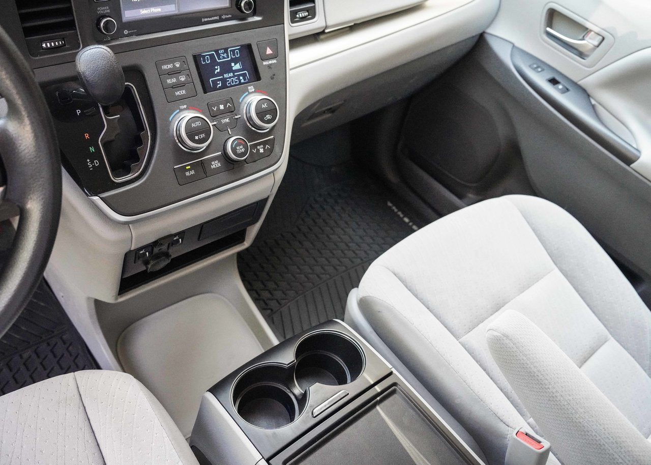 2020 Toyota Sienna LE