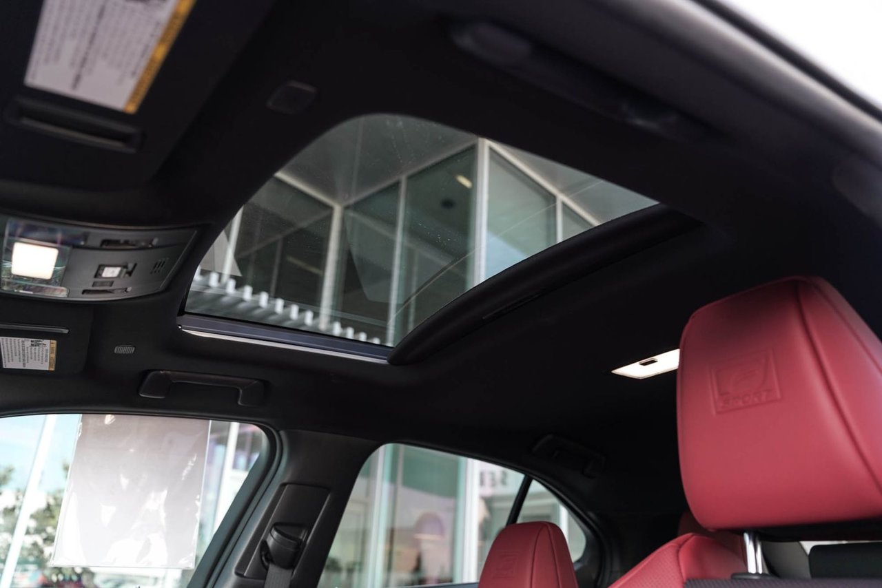 2024 Lexus UX 250h F SPORT 1 AWD CUIR ROUGE CARPLAY