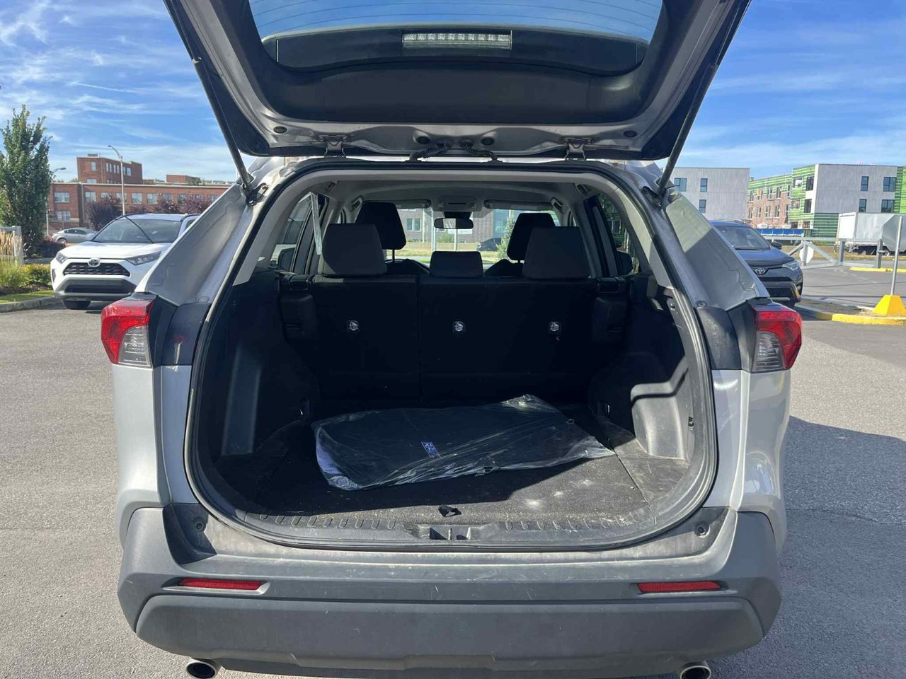 2021 Toyota RAV4 LE FWD