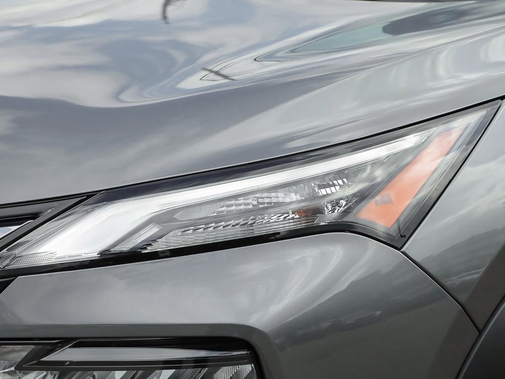 2026 Nissan Rogue SV Moonroof