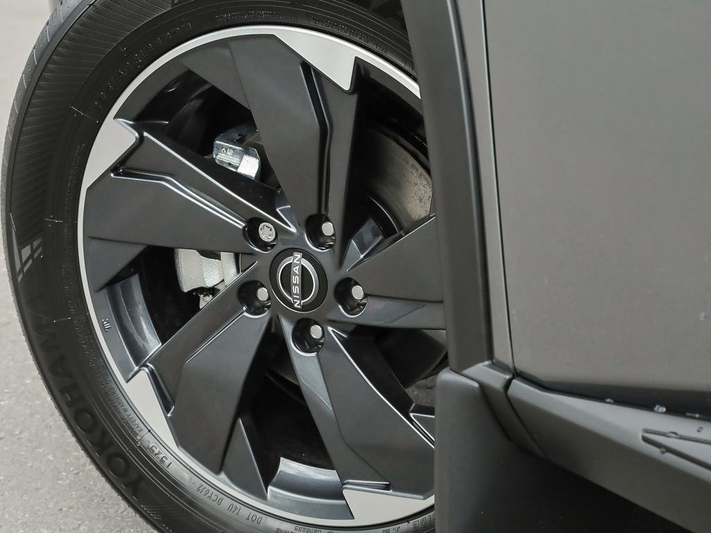 2026 Nissan Rogue SV Moonroof