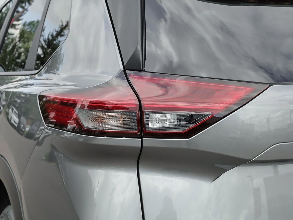 2026 Nissan Rogue SV Moonroof