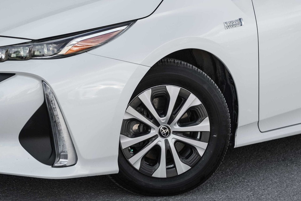 2022 Toyota PRIUS PRIME PLUG IN FWD; CAMERA SIEGES CHAUFFANT CARPLAY MAGS