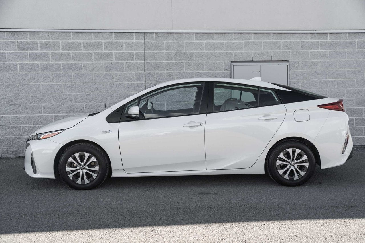 2022 Toyota PRIUS PRIME PLUG IN FWD; CAMERA SIEGES CHAUFFANT CARPLAY MAGS