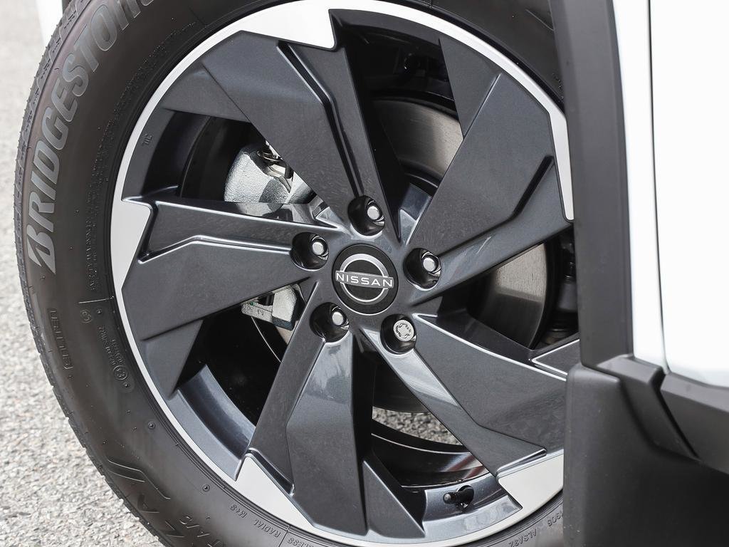 2026 Nissan Rogue SV Moonroof