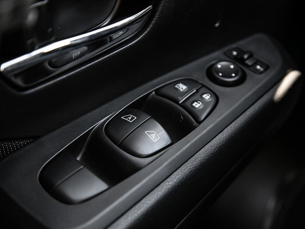 2025 Nissan Kicks Play SV