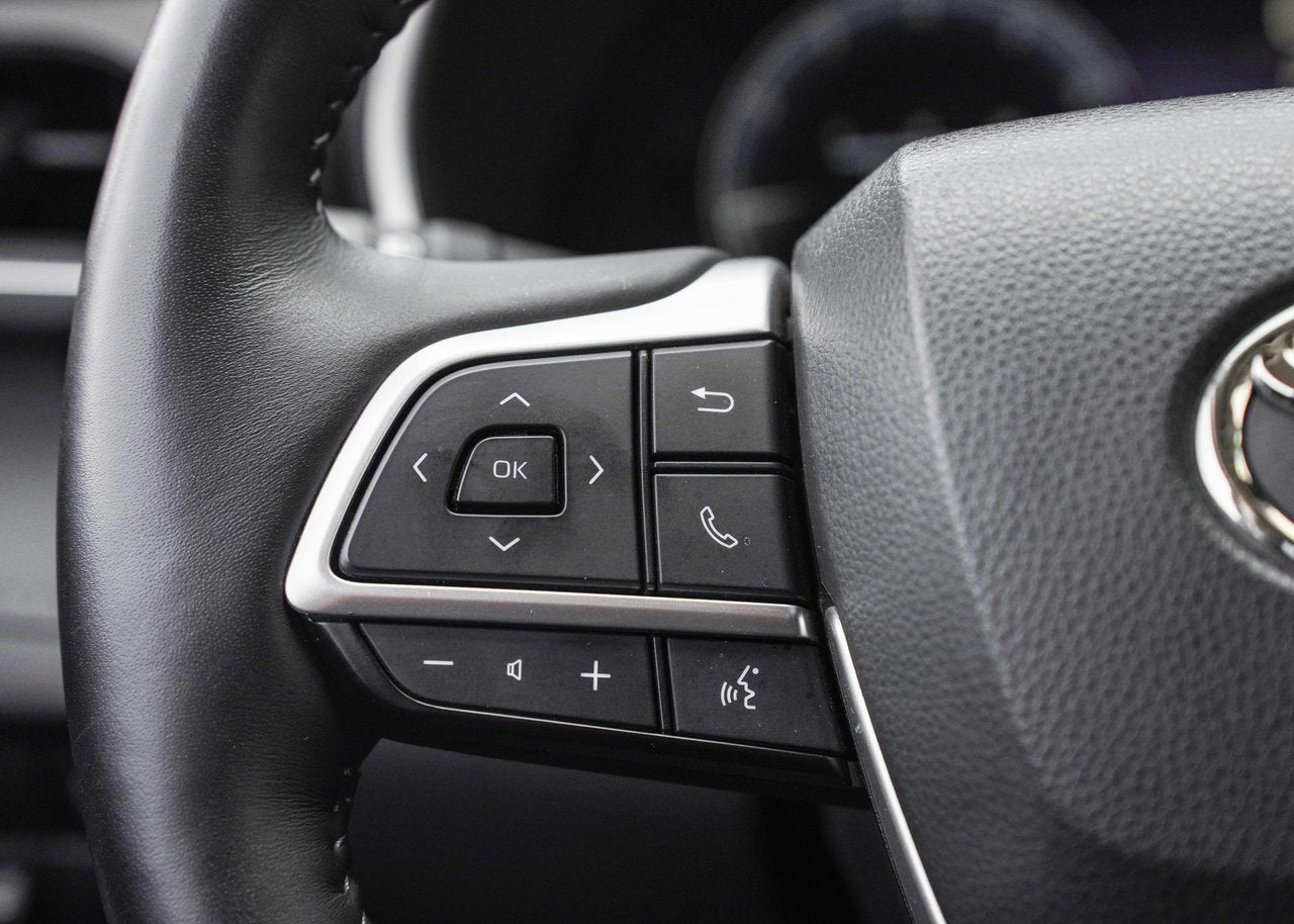 2023 Toyota Highlander **LIMITED 7 PASSAGER**