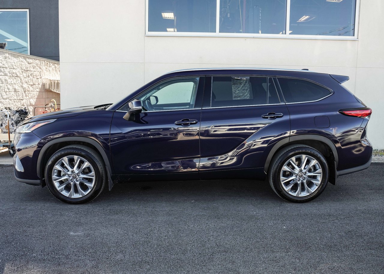 2023 Toyota Highlander **LIMITED 7 PASSAGER**